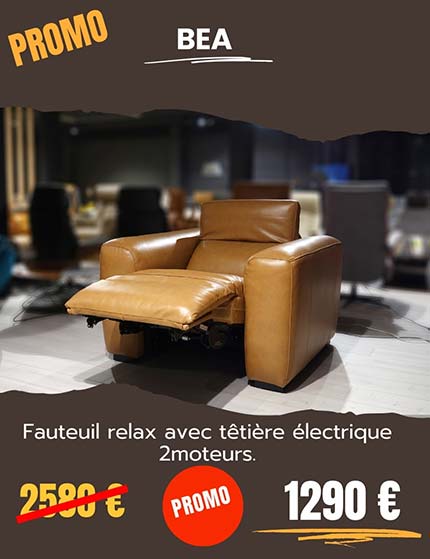 Fauteuil relax en cuir brun.